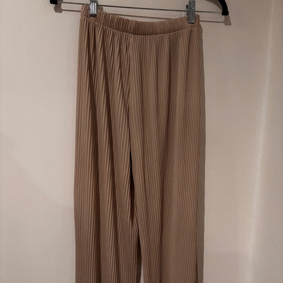 Ligh Beige Uniqlo Accordion Pants Size XS - Picture 1 of 4